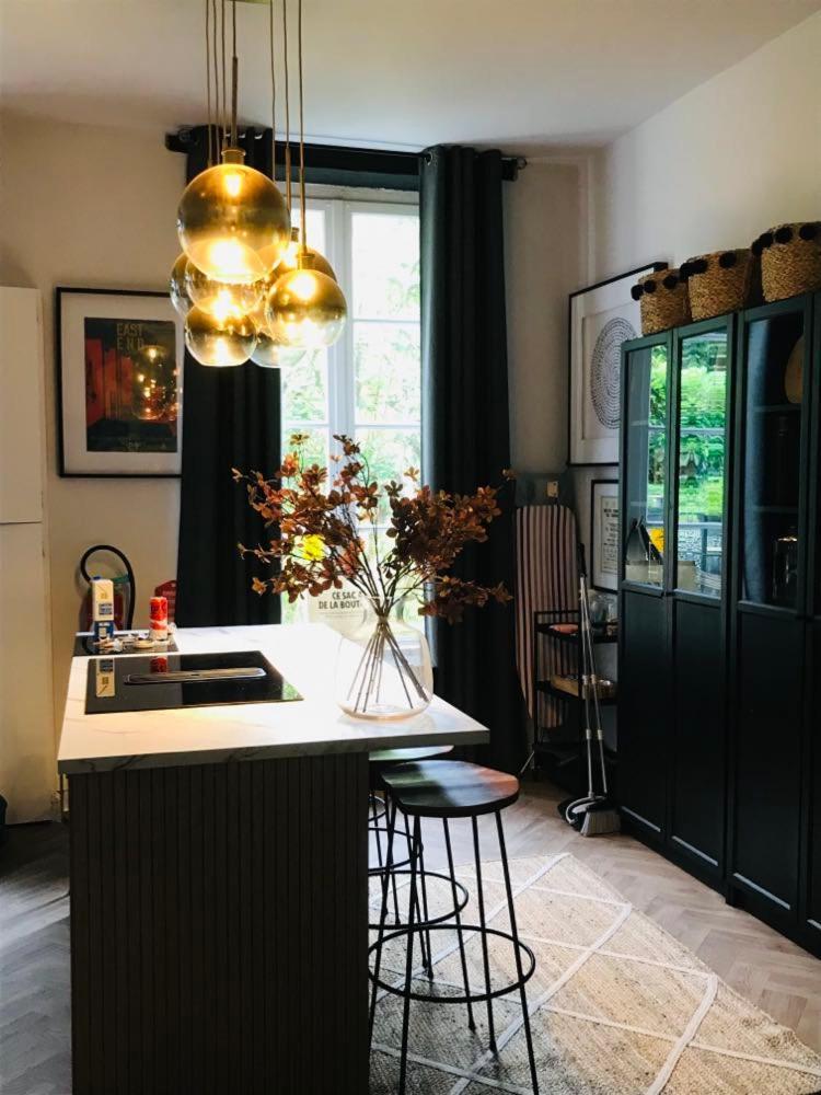Beautiful, Historic Manoir In Semi-rural Setting Ferienhaus